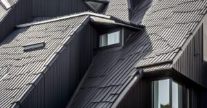 Dach wielospadowy: Projekt, zalety i wady.